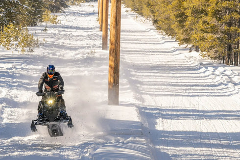 https://polaris.imgix.net/l3ovnMYM-2027-sno-650-indy-xcr-137-gloss-black-image-TW22288.webp?fit=scale&fm=pjpg&h=1023&w=1536&s=69d9e9c190f259d4bb5163f3c091f72d