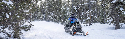 https://polaris.imgix.net/tw0qOJ0B-2027-sno-650-voyageur-sp-155-white-lightning-image-riding-05275-2-scaled.webp?fm=pjpg&s=15ebb5d33a288abdfca2a551435c65ed